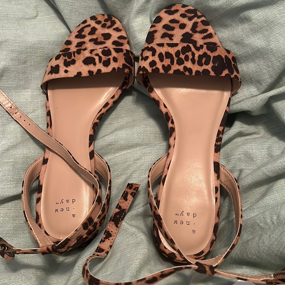 NEW! 9.5 Leopard Print Sandals